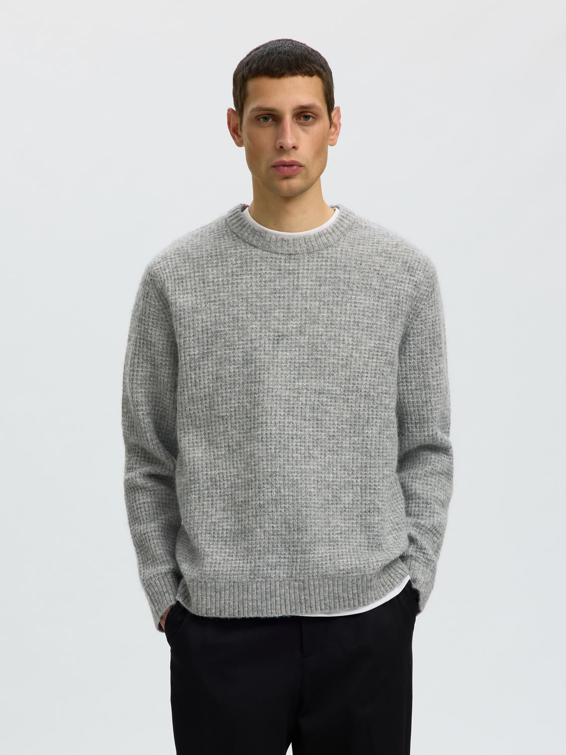 model_shot-front